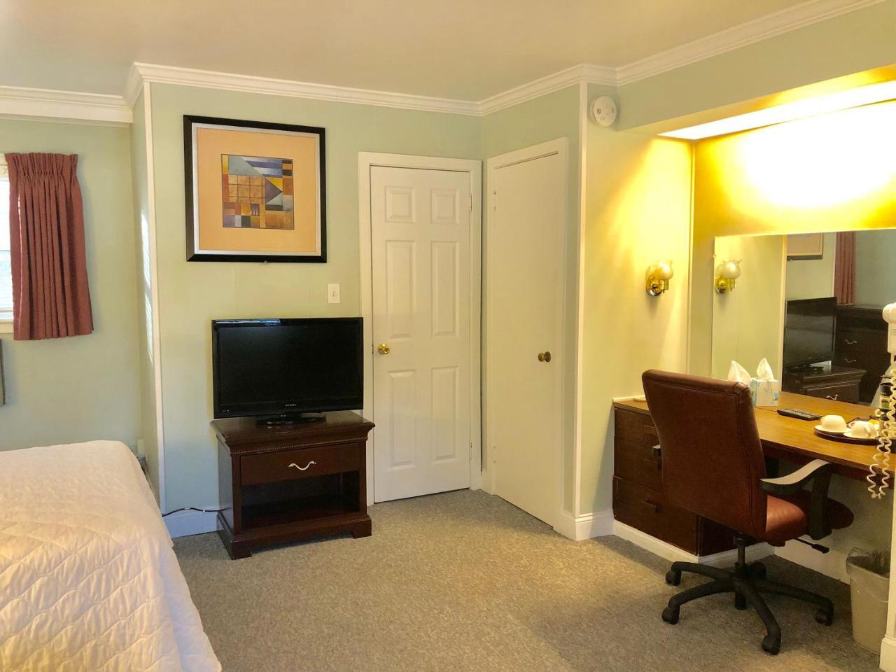 Hyland Motor Inn Кейп-Мэй-Корт-Хаус Экстерьер фото